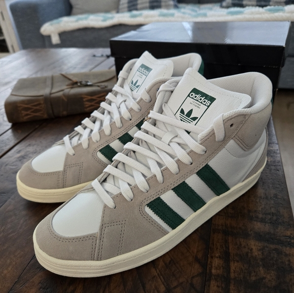 Adidas Superskate sneakers. Clear Granite / Collegiate Green / Crystal White. Si